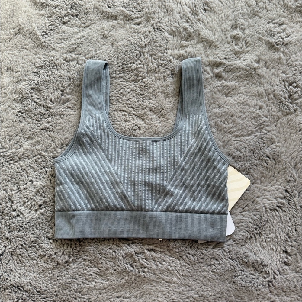 Fabletics Light Gray Ribbed Sports Bra - Picture 6 of 6